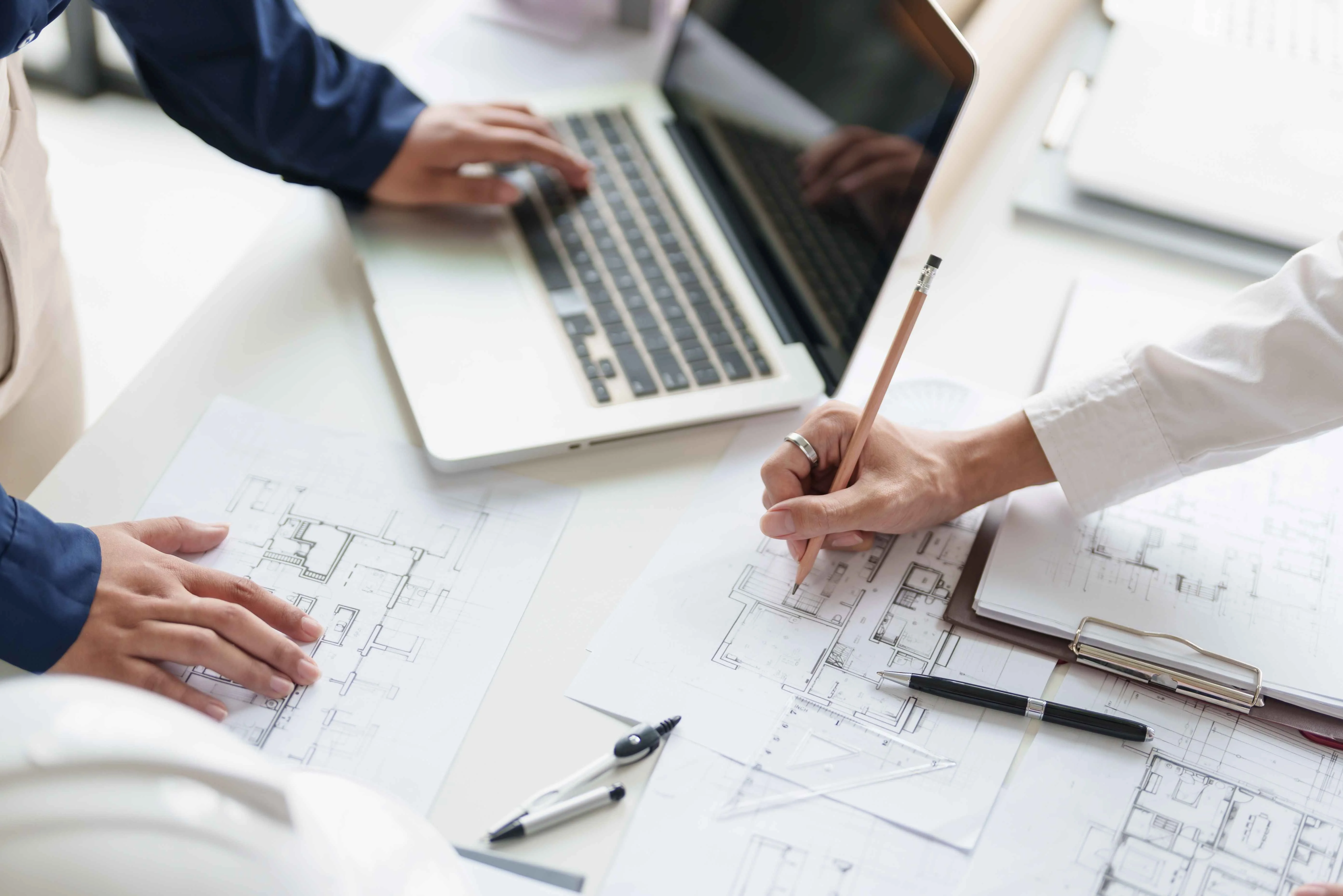 Segurança eletrônica para ambientes corporativos de grande porte: o que diferencia um projeto enterprise de um projeto convencional